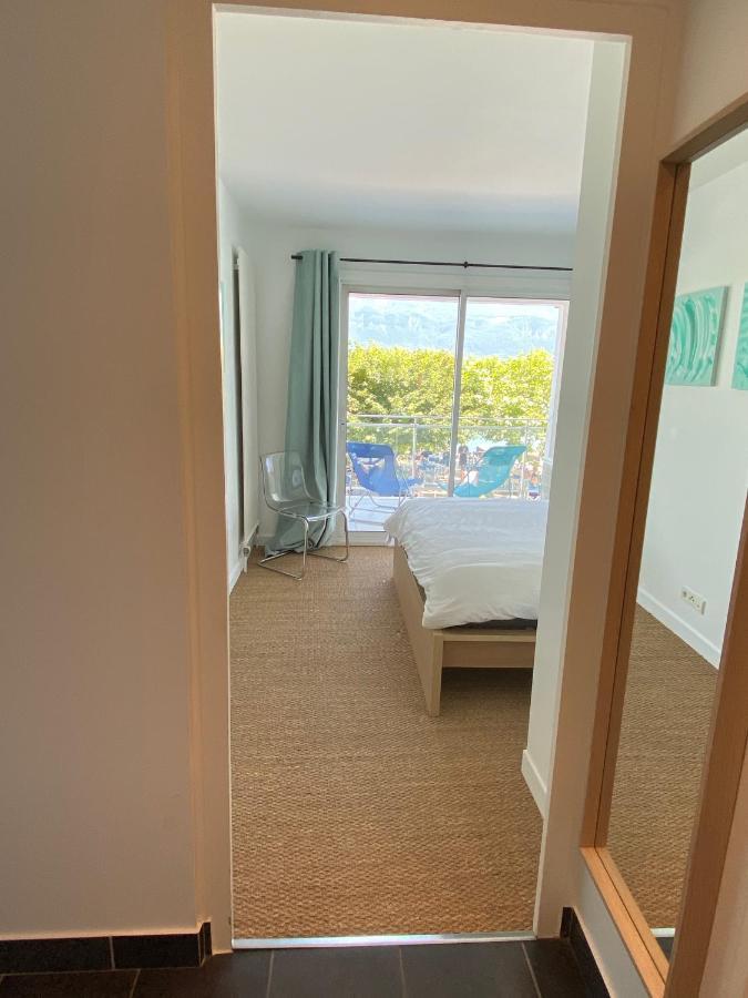 Les Suites Du Port Ле-Бурже-дю-Лак Экстерьер фото
